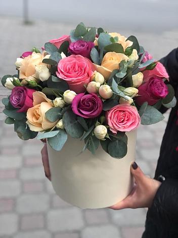 Цветочная композиция из Розы в шляпной коробке в Черемухово
